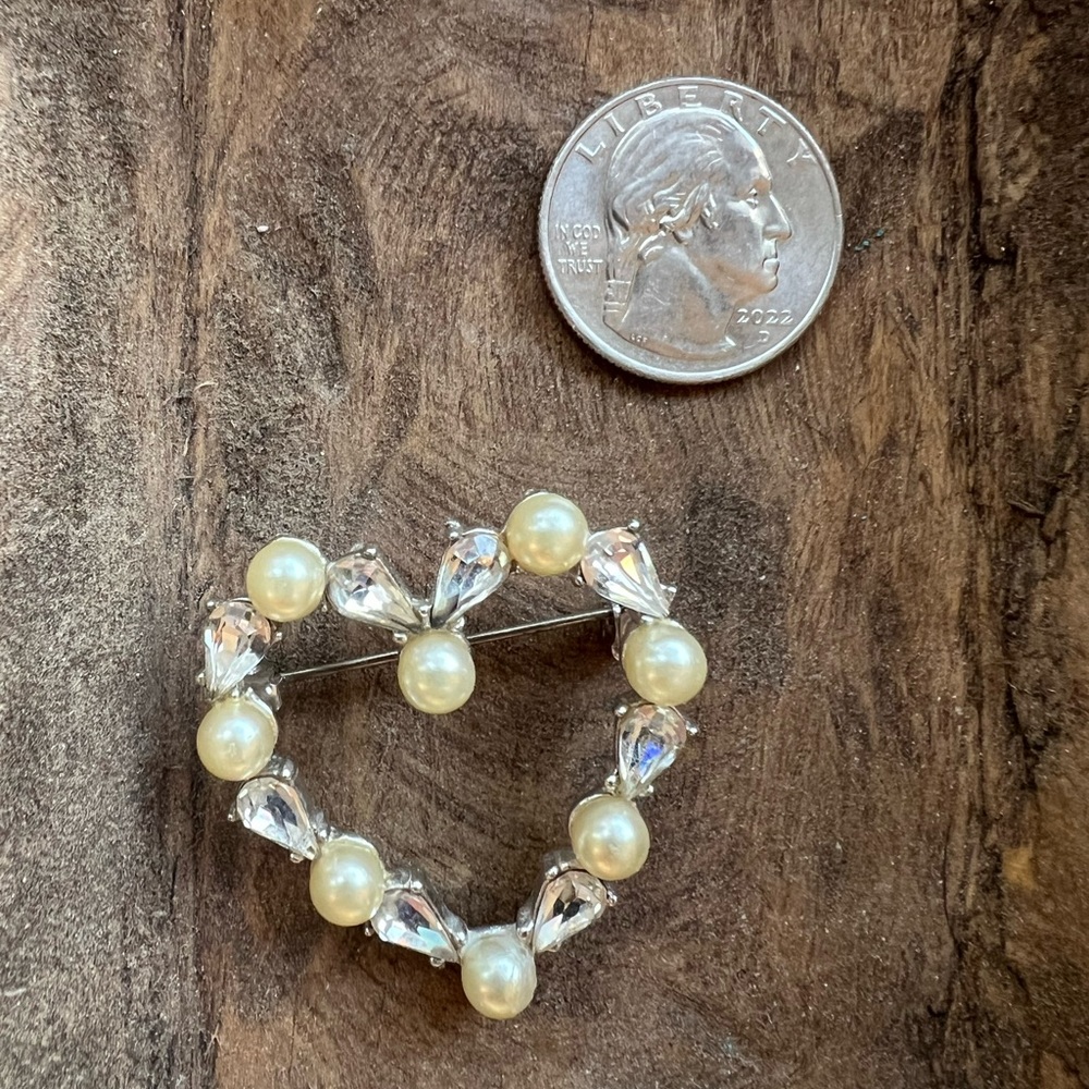 Vintage Heart shaped Pin - Picture 6 of 6